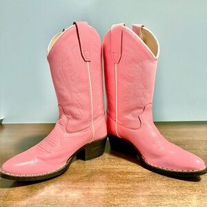 Girl's J Toe Western Boot. Size 2. Worn 2x. 100% leather. Purchased in Nashville